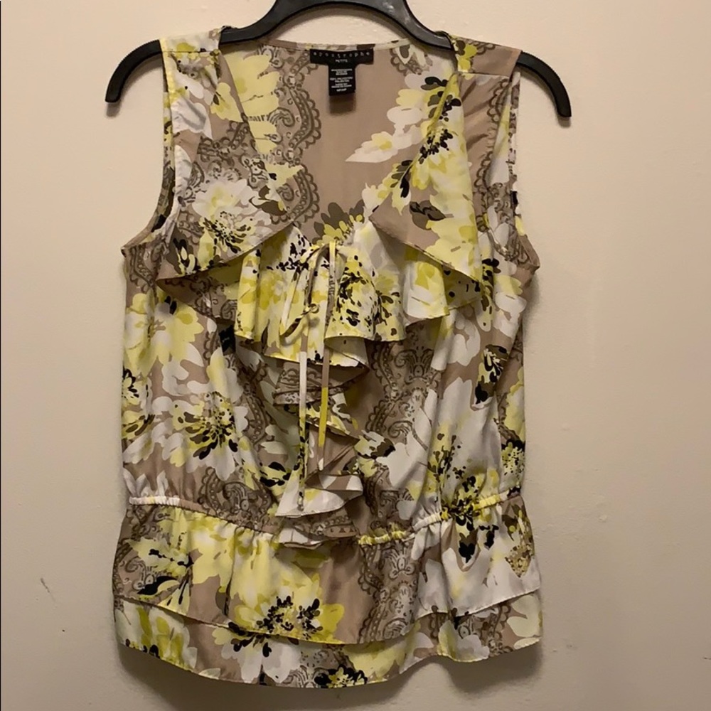 Blouse that goes perfect with a skirt